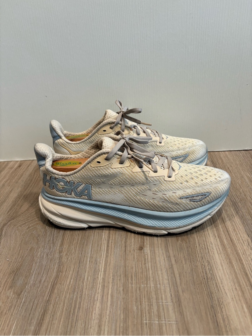 Hoka Clifton 9 Women’s Size 8B Oak Alabaster Running Walking Gym Comfy